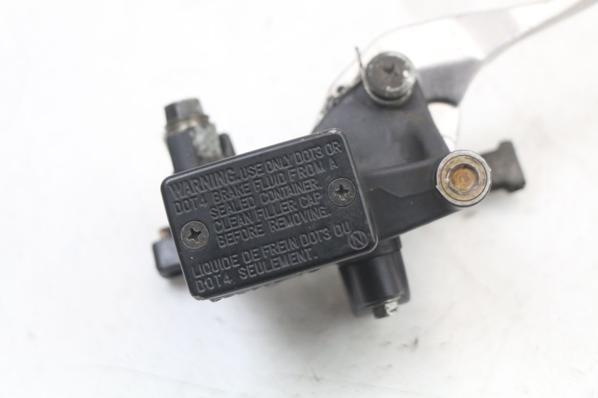 photo de CILINDRO MESTRE DIANTEIRO HONDA NES AROBASE 125 (2000 - 2003) - Zoom do estado de desgaste