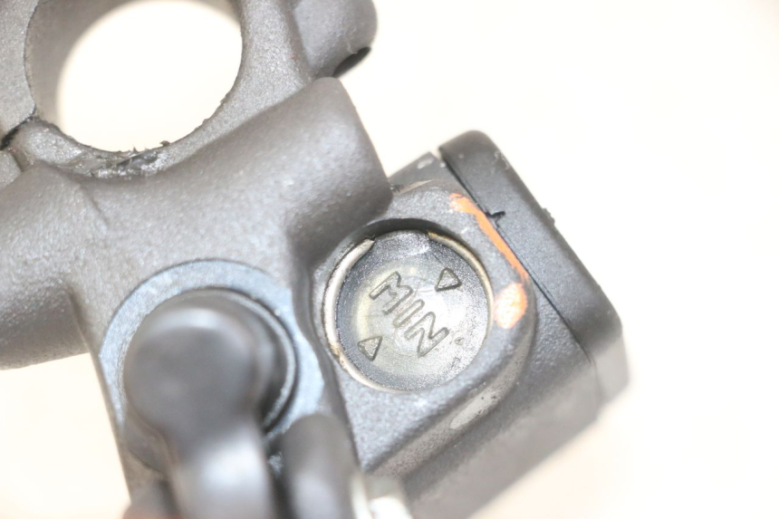 photo de CILINDRO MESTRE DIANTEIRO PEUGEOT JET FORCE CARBU 50 (2003 - 2016) - Zoom do estado de desgaste