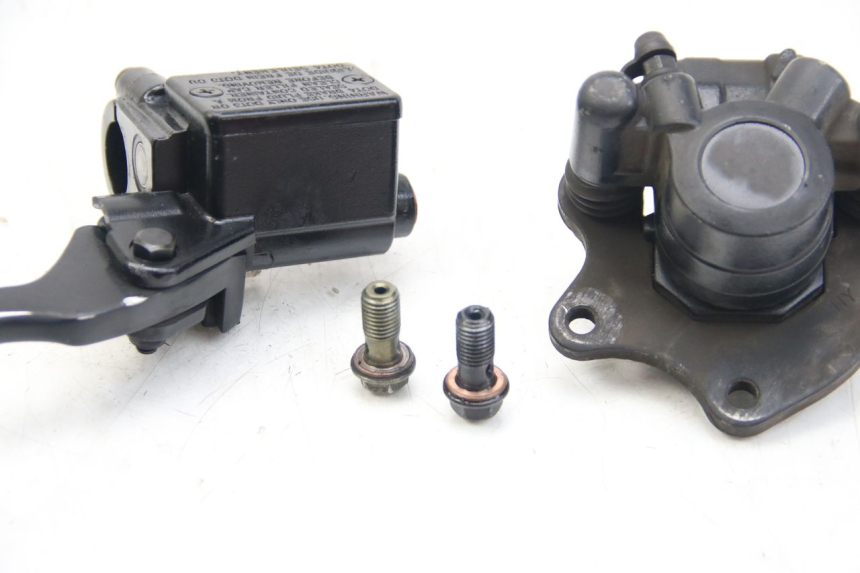 photo de CILINDRO MESTRE DIANTEIRO PEUGEOT KISBEE 4T 50 (2018 - 2022) - Pontos de fixação