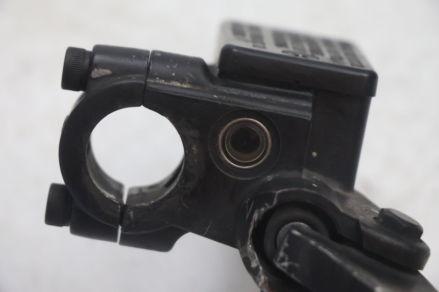 photo de CILINDRO MESTRE DIANTEIRO PEUGEOT KISBEE 4T 50 (2018 - 2022) - Pontos de fixação