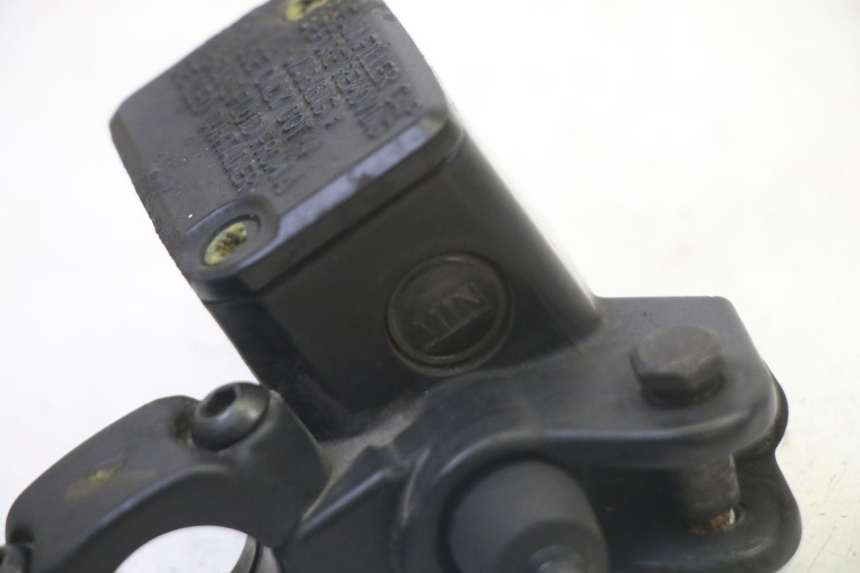 photo de CILINDRO MESTRE DIANTEIRO PIAGGIO MP3 125 (2006 - 2014) - Outro ângulo de visão