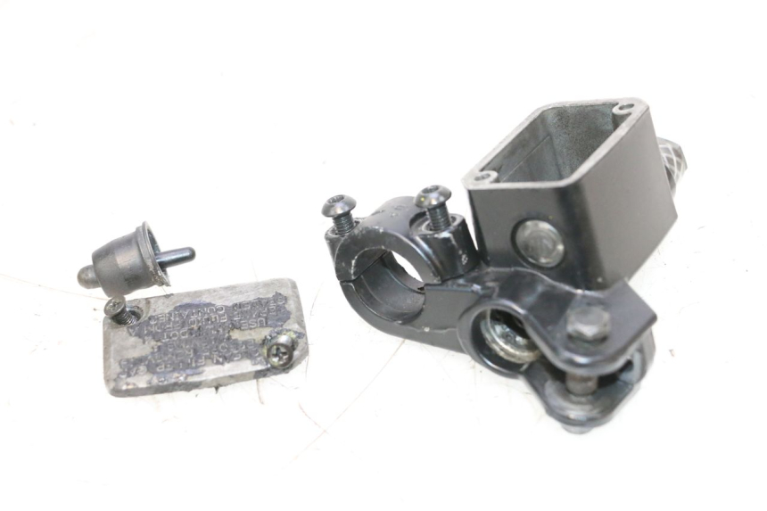 photo de CILINDRO MESTRE DIANTEIRO PIAGGIO MP3 RL 250 (2006 - 2010) - Outro ângulo de visão