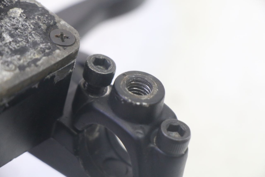 photo de CILINDRO MESTRE DIANTEIRO YAMAHA NEOS NEO'S 4T 50 (2008 - 2016) - Zoom do estado de desgaste