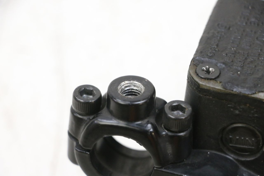 photo de CILINDRO MESTRE DIANTEIRO YAMAHA NEOS NEO'S 4T 50 (2008 - 2016) - Detalhe da peça