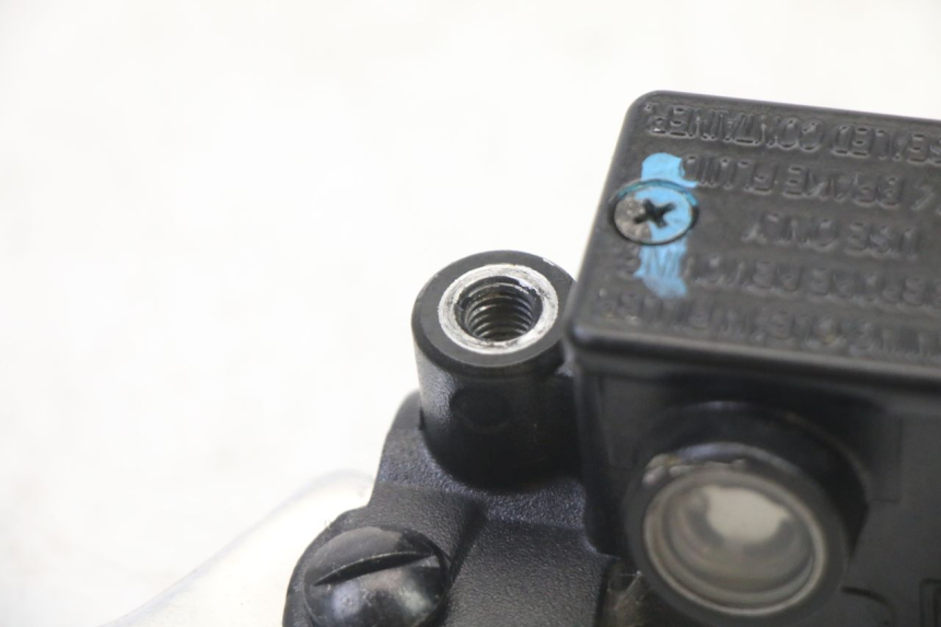 photo de CILINDRO MESTRE DIANTEIRO PIAGGIO NRG POWER PUREJET 50 (2018 - 2021) - Zoom do estado de desgaste