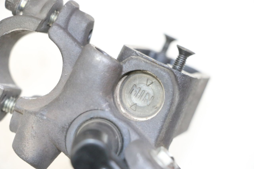 photo de CILINDRO MESTRE DIANTEIRO PEUGEOT ELYSTAR 50 (2002 - 2014) - Detalhe da peça