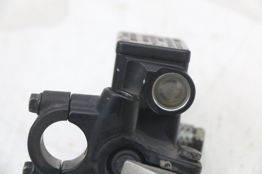 photo de CILINDRO MESTRE DIANTEIRO PEUGEOT SATELIS 125 (2010 - 2012) - Pontos de fixação