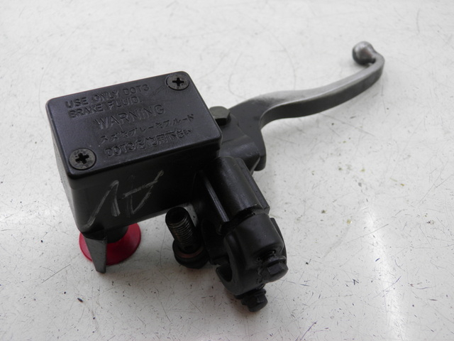 photo de CILINDRO MESTRE DIANTEIRO PEUGEOT V-CLIC VCLIC 50 (2007 - 2013) - Zoom do estado de desgaste