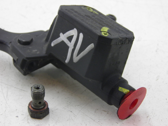 photo de CILINDRO MESTRE DIANTEIRO PIAGGIO XEVO - X EVO 125 (2010 - 2015) - Outro ângulo de visão