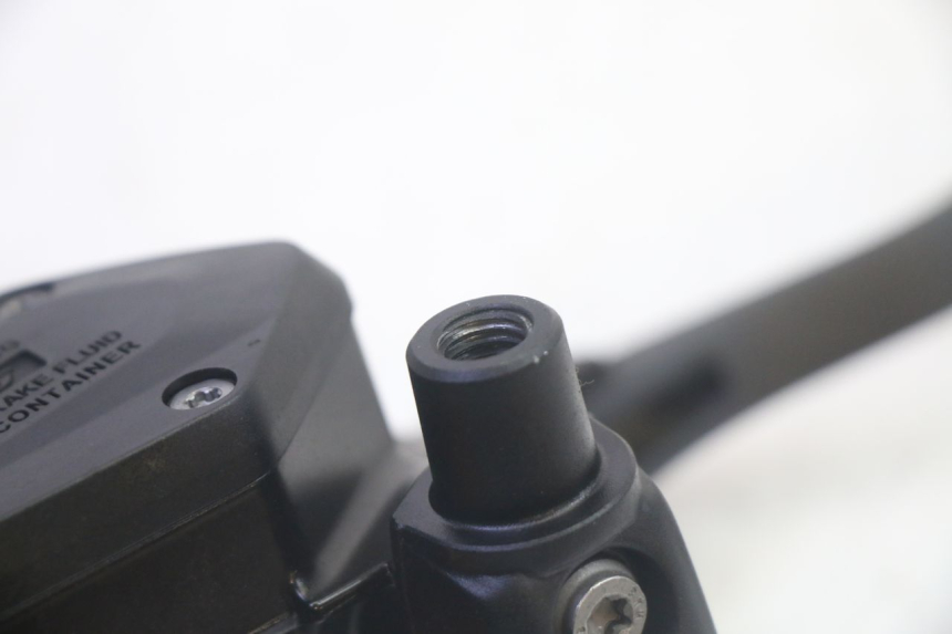 photo de CILINDRO MESTRE DIANTEIRO BMW R GS 1250 (2021 - 2024) - Zoom do estado de desgaste