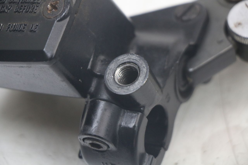 photo de CILINDRO MESTRE DIANTEIRO TRIUMPH SPEED TRIPLE T301 900 (1994 - 1996) - Zoom do estado de desgaste