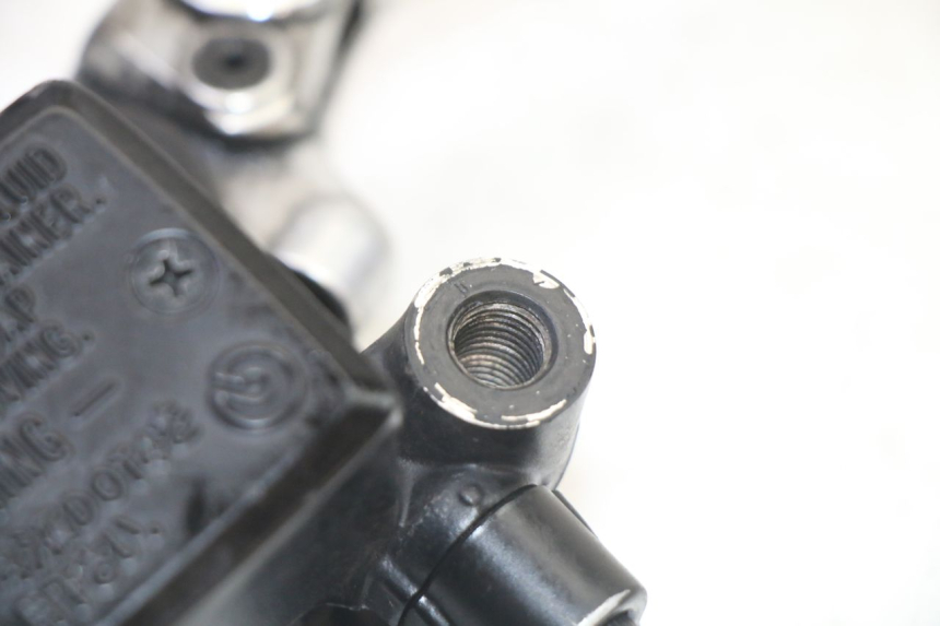 photo de CILINDRO MESTRE DIANTEIRO YAMAHA TDM ABS 900 (2002 - 2014) - Outro ângulo de visão