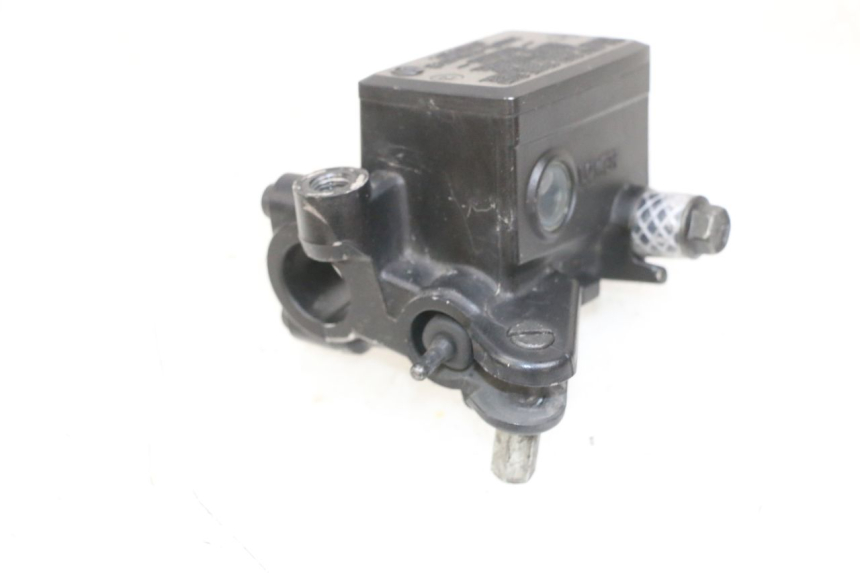 photo de CILINDRO MESTRE DIANTEIRO YAMAHA TDM ABS 900 (2002 - 2014) - Outro ângulo de visão