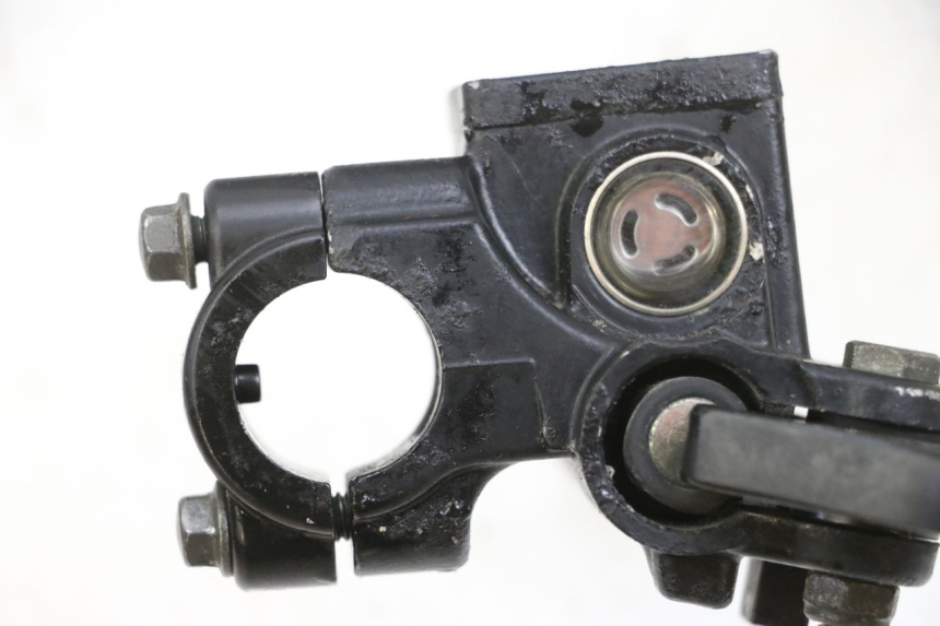 photo de CILINDRO MESTRE DIANTEIRO PEUGEOT TWEET PRO EFI 4T 50 (2021 - 2022) - Outro ângulo de visão