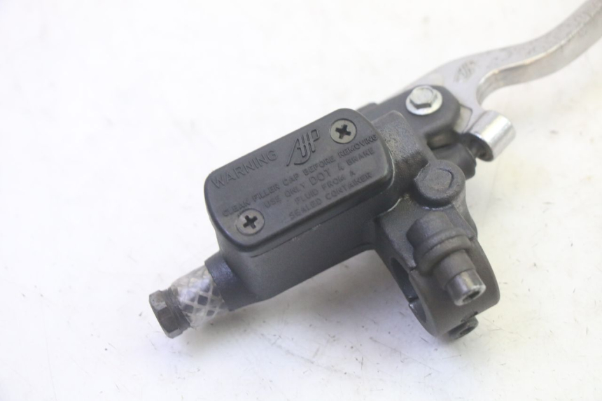 photo de CILINDRO MESTRE DIANTEIRO YAMAHA TZR 50 (2008 - 2016) - Detalhe da peça