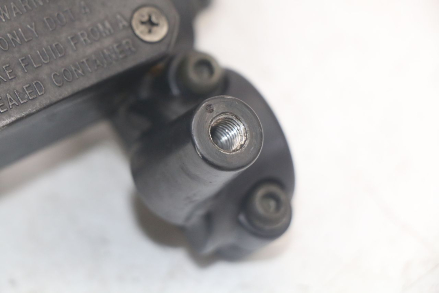 photo de CILINDRO MESTRE DIANTEIRO YAMAHA XMAX X-MAX 125 (2006 - 2009) - Zoom do estado de desgaste