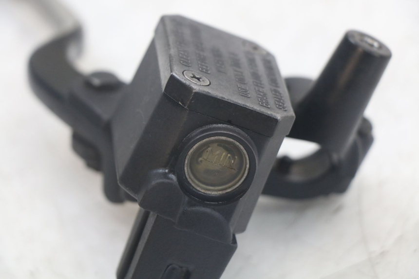 photo de CILINDRO MESTRE DIANTEIRO YAMAHA XMAX X-MAX 125 (2006 - 2009) - Pontos de fixação