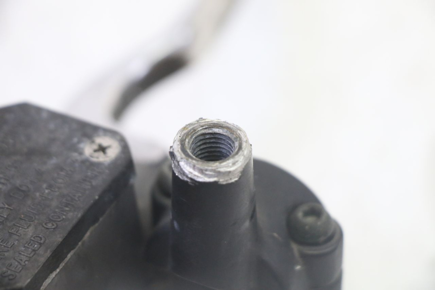photo de CILINDRO MESTRE DIANTEIRO YAMAHA X-MAX XMAX 125 (2010 - 2013) - Zoom do estado de desgaste