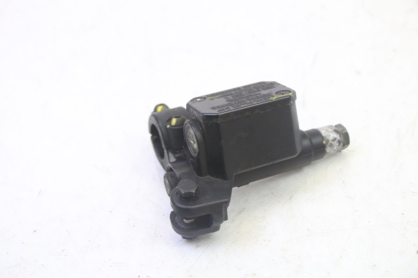 photo de CILINDRO MESTRE DIANTEIRO PIAGGIO XEVO - X EVO 125 (2007 - 2017) - Outro ângulo de visão