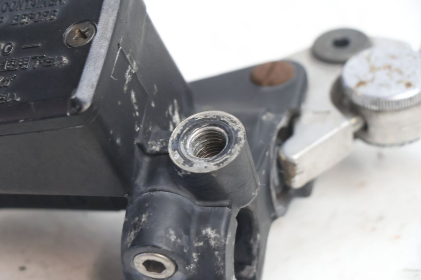 photo de CILINDRO MESTRE DIANTEIRO YAMAHA XJR 1300 (1998 - 2002) - Outro ângulo de visão