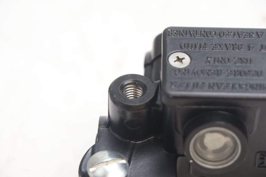 photo de CILINDRO MESTRE DIANTEIRO PIAGGIO ZIP 2T 50 (2009 - 2019) - Outro ângulo de visão