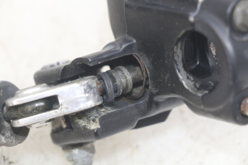 photo de CILINDRO MESTRE DE EMBREAGEM HONDA CBR F SC25 1000 (1989 - 1992) - Zoom do estado de desgaste