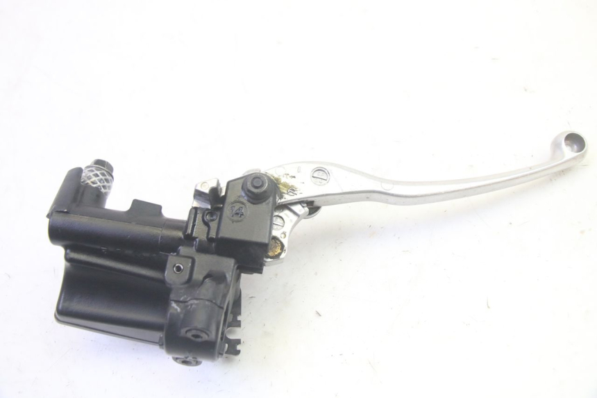 photo de CILINDRO MESTRE DE EMBREAGEM YAMAHA FJR ABS 1300 (2006 - 2012) - Vista geral