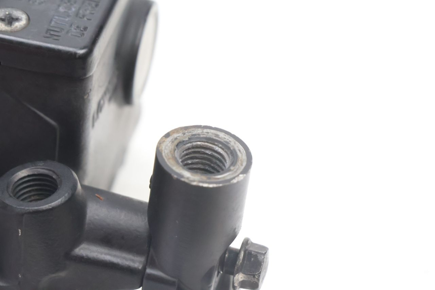 photo de CILINDRO MESTRE DO FREIO TRASEIRO SUZUKI BURGMAN 125 (2007 - 2014) - Ampliação técnica