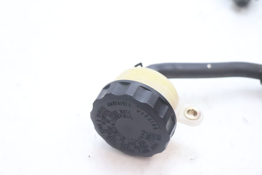 photo de CILINDRO MESTRE DE FREIO TRASEIRO HONDA CB F HORNET 600 (2005 - 2006) - Zoom do estado de desgaste