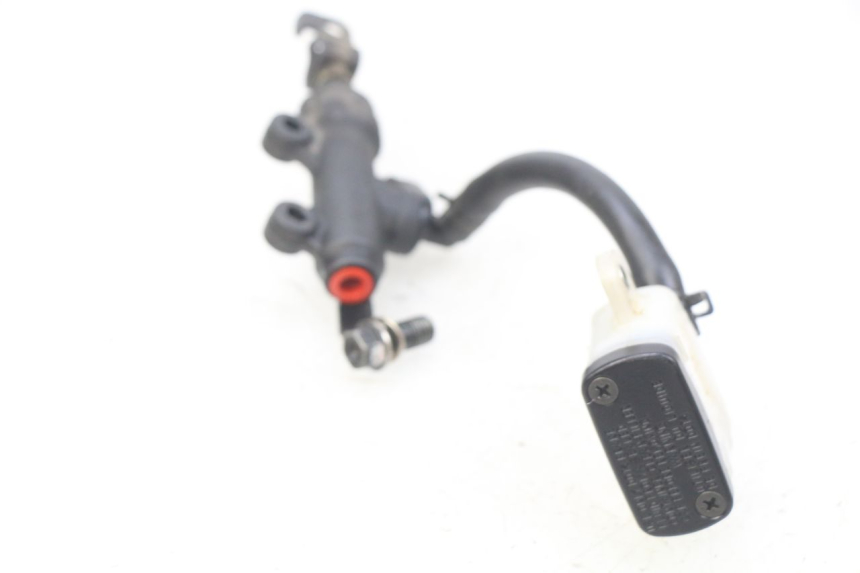 photo de CILINDRO MESTRE DO FREIO TRASEIRO HONDA CB R 1000 (2018 - 2023) - Zoom do estado de desgaste