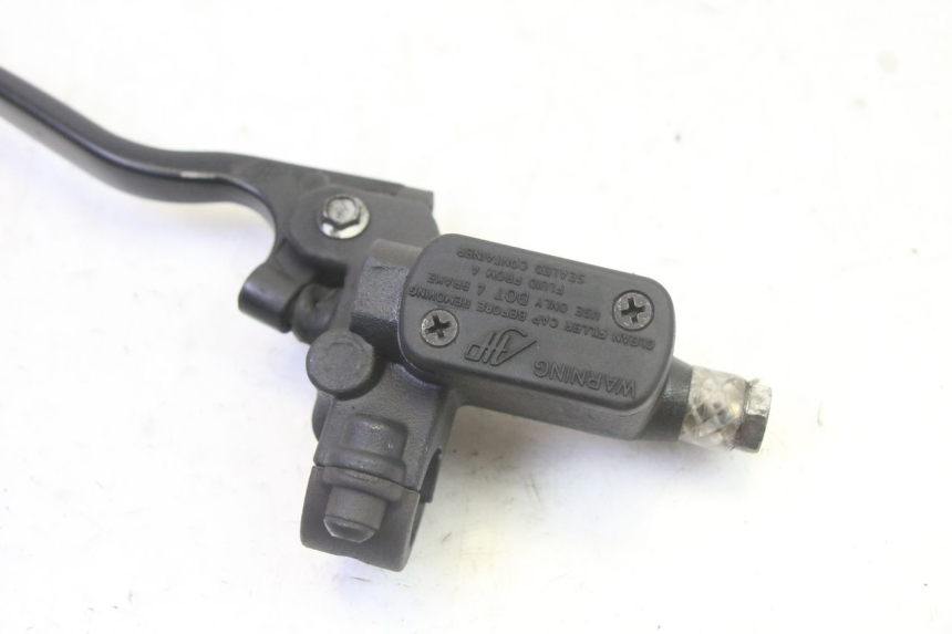 photo de CILINDRO MESTRE DO FREIO TRASEIRO PEUGEOT ELYSTAR 50 (2002 - 2014) - Zoom do estado de desgaste