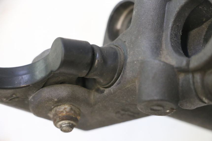 photo de CILINDRO MESTRE DO FREIO TRASEIRO PEUGEOT ELYSTAR 50 (2002 - 2014) - Outro ângulo de visão