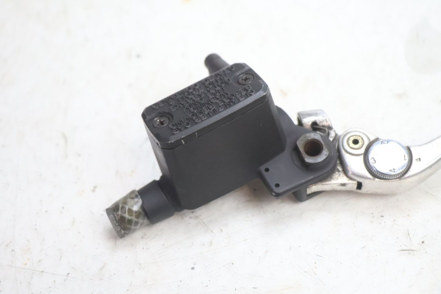 photo de CILINDRO MESTRE DO FREIO TRASEIRO GILERA GP 800 (2007 - 2013) - Pontos de fixação