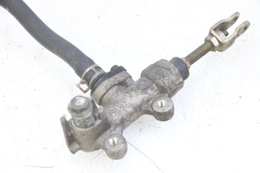 photo de CILINDRO MESTRE DO TRAVÃO TRASEIRO SUZUKI GS GSE 500 (2001 - 2003) - Pontos de fixação