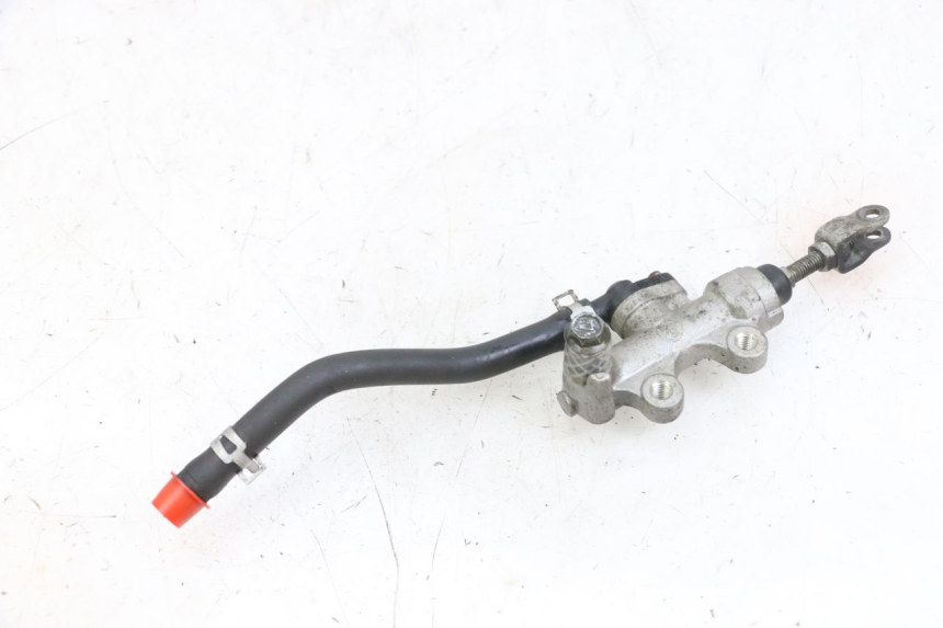 photo de CILINDRO MESTRE DO TRAVÃO TRASEIRO SUZUKI GSF N BANDIT 600 (1996 - 1999) - Outro ângulo de visão