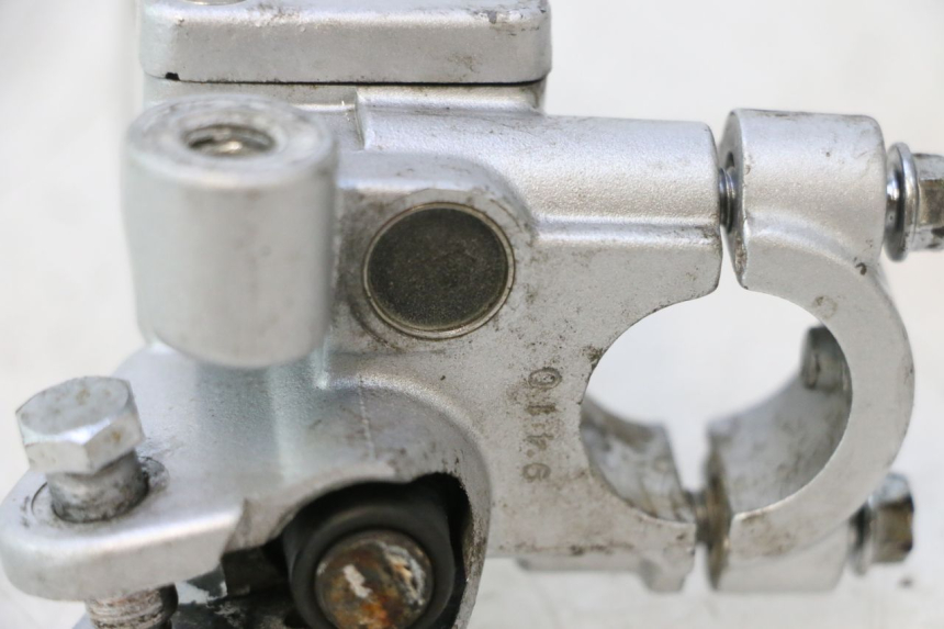 photo de CILINDRO MESTRE DO FREIO TRASEIRO KYMCO LIKE 125 (2009 - 2016) - Outro ângulo de visão