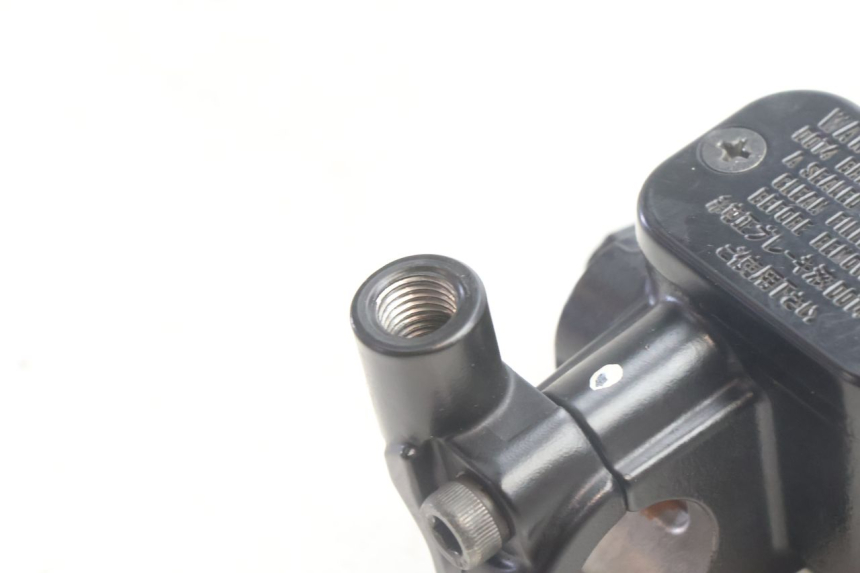 photo de CILINDRO MESTRE DE FREIO TRASEIRO YAMAHA N-MAX NMAX 125 (2021 - 2024) - Zoom do estado de desgaste