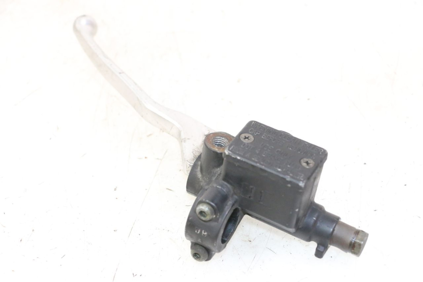 photo de CILINDRO MESTRE DO FREIO TRASEIRO PIAGGIO VESPA GRANTURISMO 200 (2004 - 2005) - Pontos de fixação