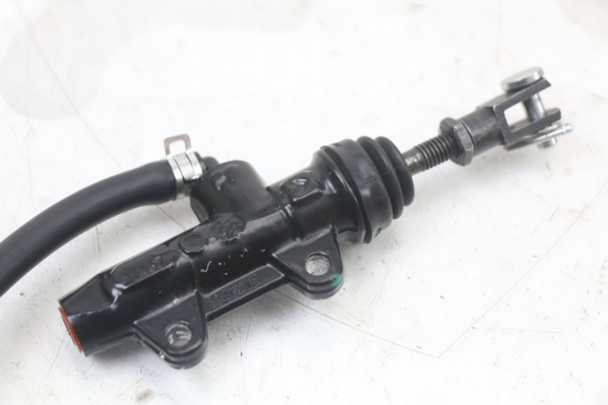photo de CILINDRO MESTRE DO FREIO TRASEIRO ROYAL ENFIELD SCRAM 411 (2022 - 2024) - Estado da superfície