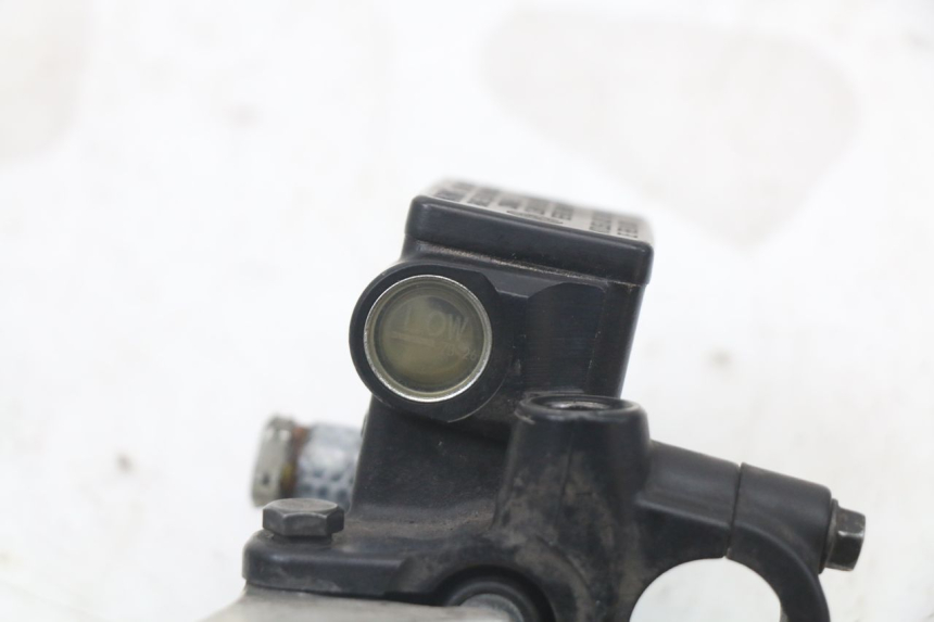photo de CILINDRO MESTRE DO FREIO TRASEIRO PEUGEOT SATELIS 125 (2010 - 2012) - Pontos de fixação