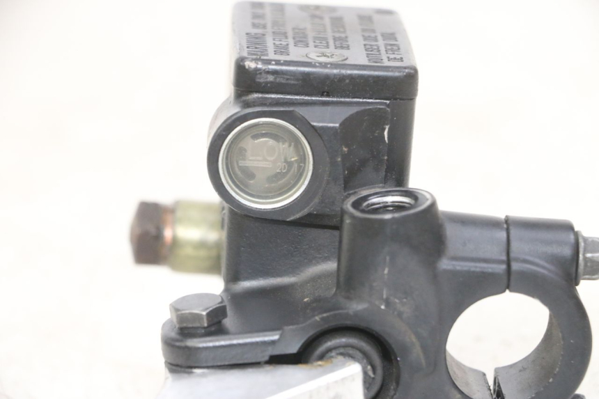 photo de CILINDRO MESTRE DO FREIO TRASEIRO PEUGEOT SATELIS 125 (2013 - 2018) - Zoom do estado de desgaste