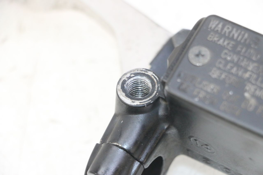 photo de CILINDRO MESTRE DO FREIO TRASEIRO PEUGEOT SATELIS 125 (2013 - 2018) - Pontos de fixação