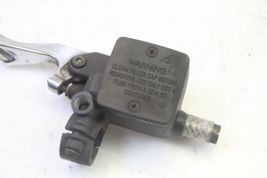 photo de CILINDRO MESTRE DO TRAVÃO TRASEIRO PEUGEOT SATELIS 125 (2006 - 2009) - Zoom do estado de desgaste