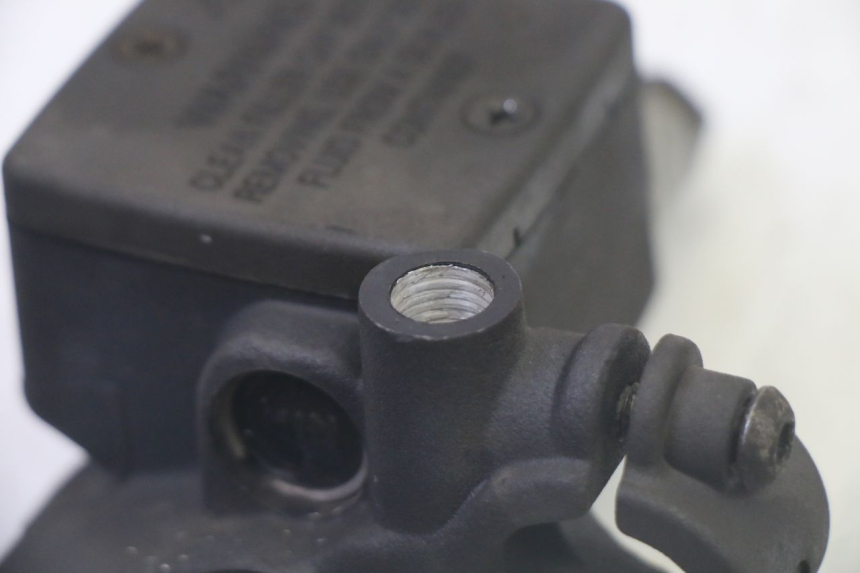 photo de CILINDRO MESTRE DO TRAVÃO TRASEIRO PEUGEOT SATELIS 125 (2006 - 2009) - Ampliação técnica