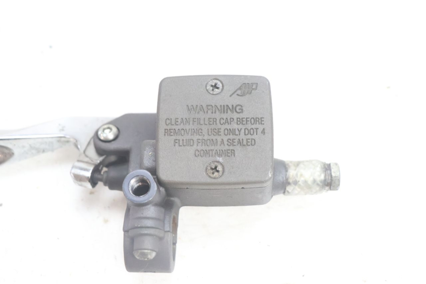 photo de CILINDRO MESTRE DO TRAVÃO TRASEIRO PEUGEOT SATELIS 125 (2006 - 2009) - Ampliação técnica