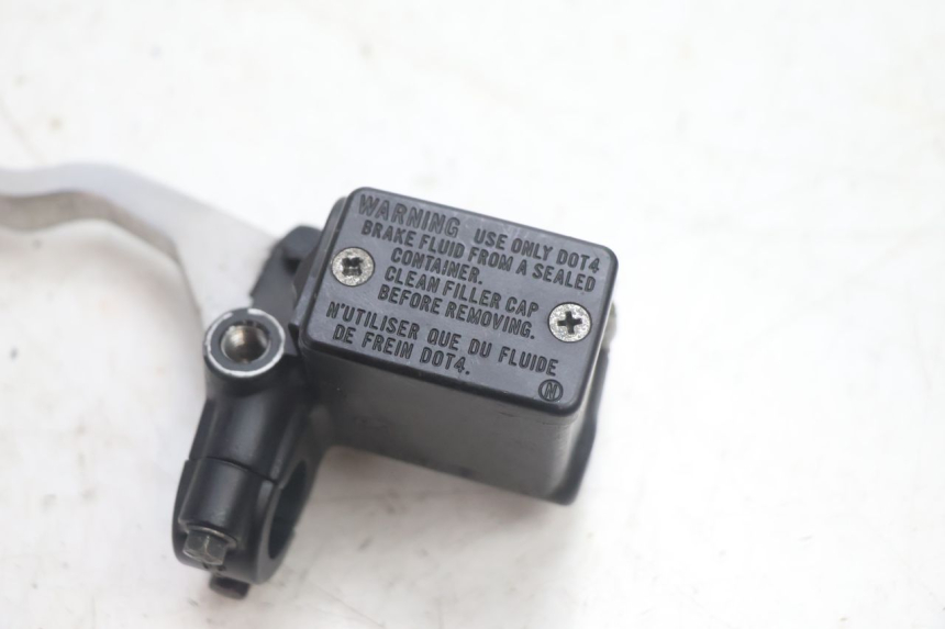 photo de CILINDRO MESTRE DO FREIO TRASEIRO PEUGEOT SATELIS 125 (2013 - 2018) - Zoom do estado de desgaste