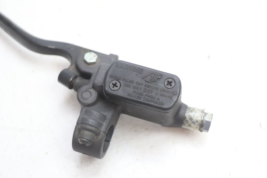 photo de CILINDRO MESTRE DO FREIO TRASEIRO PEUGEOT SPEEDFIGHT 2 AC 50 (2000 - 2009) - Zoom do estado de desgaste