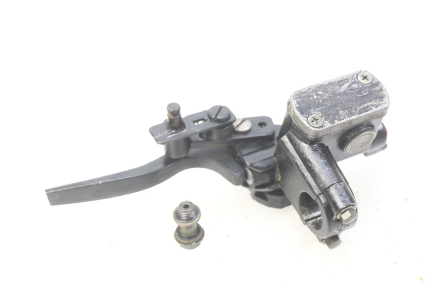 photo de CILINDRO MESTRE DO FREIO TRASEIRO CHINESE QUAD SPEEDY DELUXE 125 - Pontos de fixação