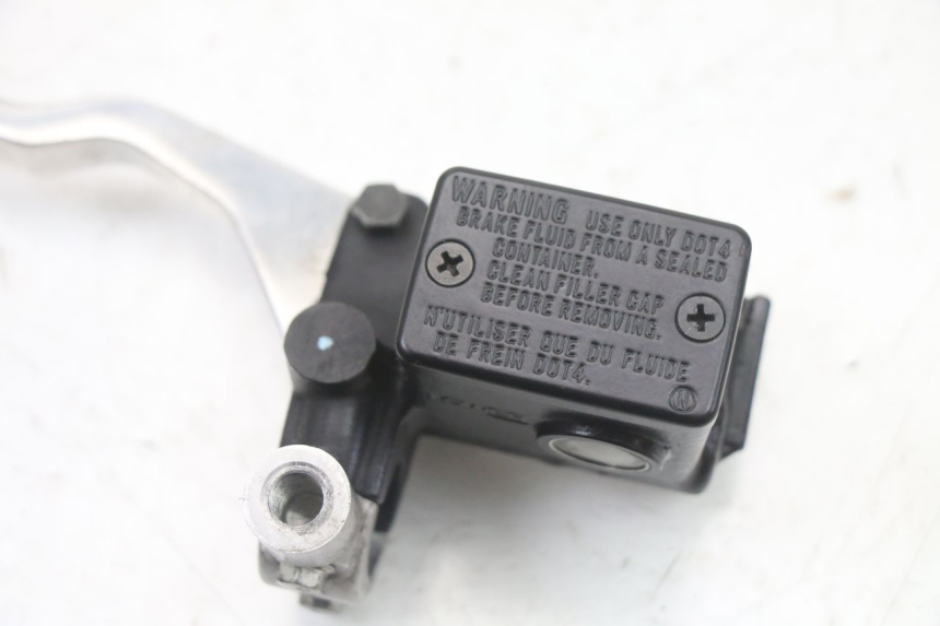 photo de CILINDRO MESTRE DO FREIO TRASEIRO SUZUKI BURGMAN 125 (2018 - 2021) - Zoom do estado de desgaste