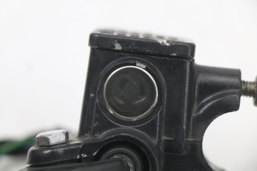 photo de CILINDRO MESTRE DO FREIO TRASEIRO PEUGEOT TWEET 125 (2018 - 2021) - Pontos de fixação